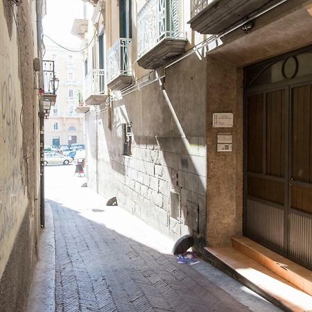 Casa Vacanza "Al Vicolo Delle Colonne" Salerno Zewnętrze zdjęcie