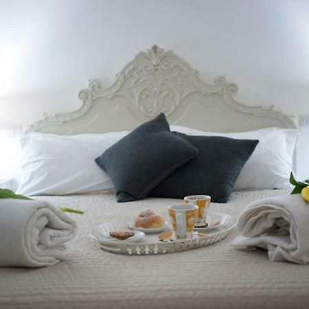 Casa Vacanza "Al Vicolo Delle Colonne" Salerno Zewnętrze zdjęcie