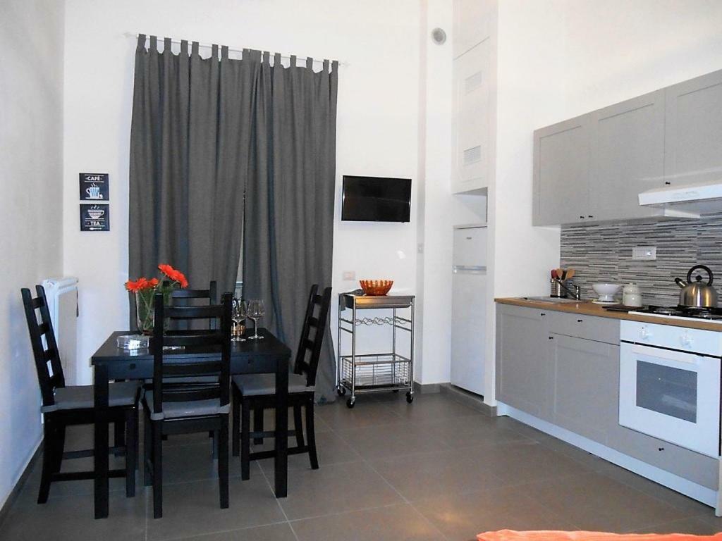 Casa Vacanza "Al Vicolo Delle Colonne" Salerno Zewnętrze zdjęcie