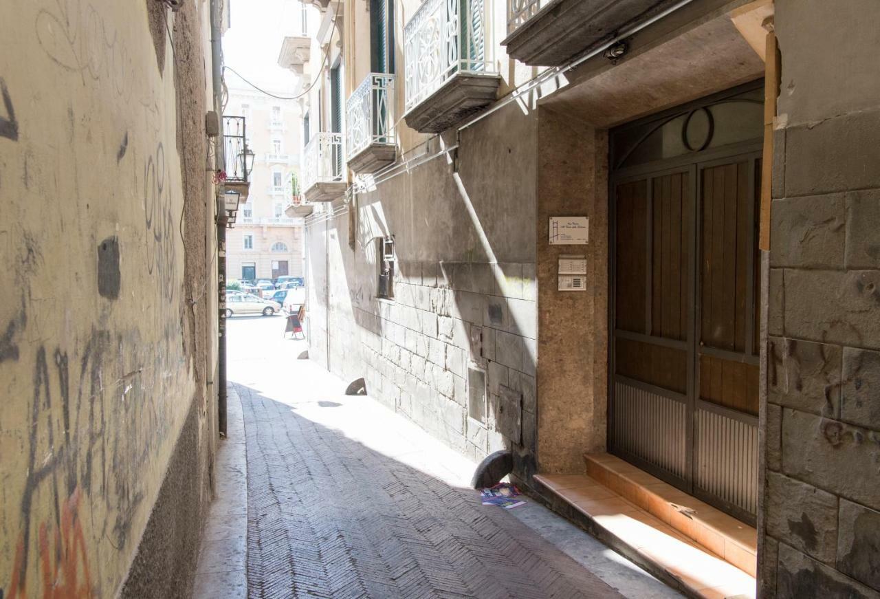 Casa Vacanza "Al Vicolo Delle Colonne" Salerno Zewnętrze zdjęcie