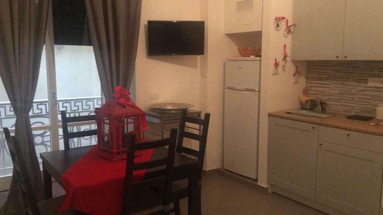 Casa Vacanza "Al Vicolo Delle Colonne" Salerno Zewnętrze zdjęcie