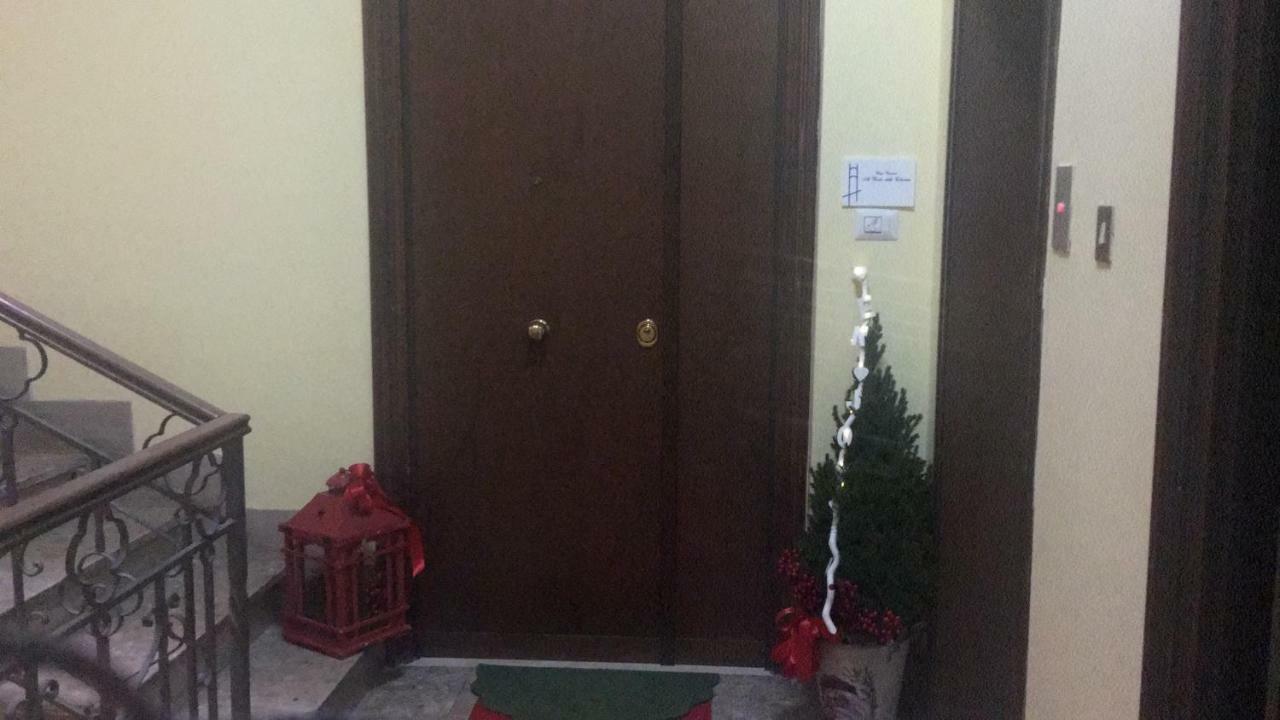 Casa Vacanza "Al Vicolo Delle Colonne" Salerno Zewnętrze zdjęcie