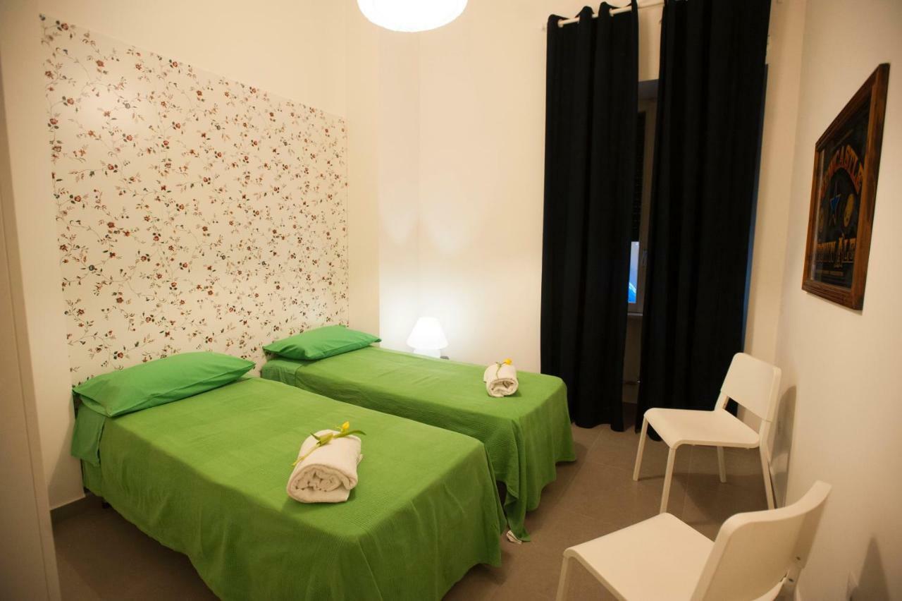 Casa Vacanza "Al Vicolo Delle Colonne" Salerno Zewnętrze zdjęcie