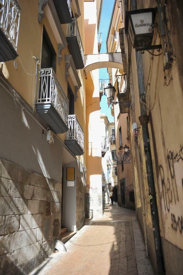 Casa Vacanza "Al Vicolo Delle Colonne" Salerno Zewnętrze zdjęcie