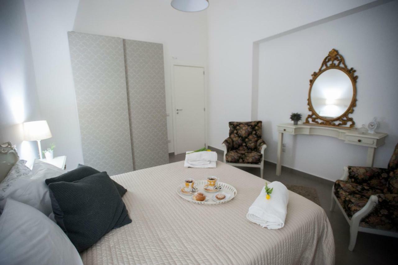 Casa Vacanza "Al Vicolo Delle Colonne" Salerno Zewnętrze zdjęcie
