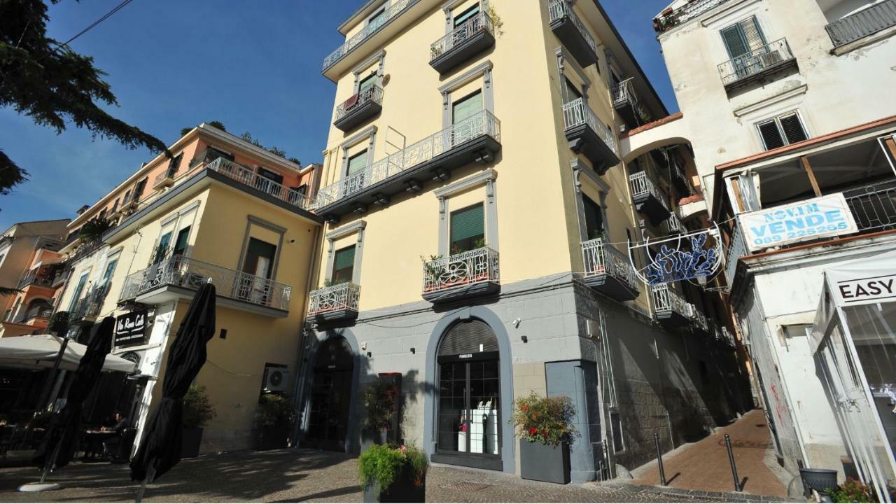 Casa Vacanza "Al Vicolo Delle Colonne" Salerno Zewnętrze zdjęcie