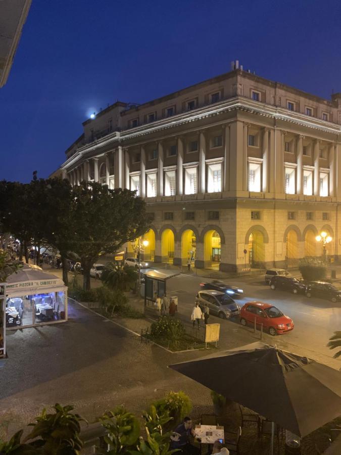 Casa Vacanza "Al Vicolo Delle Colonne" Salerno Zewnętrze zdjęcie